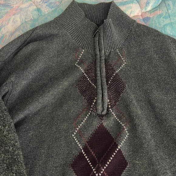 (LOT) pair of sweaters - LL Bean and Van Heusen- both fit Men’s XL - Picture 2 of 3